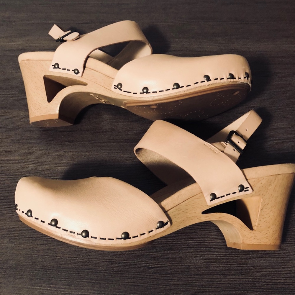Dansko nude leather shoes, size 41